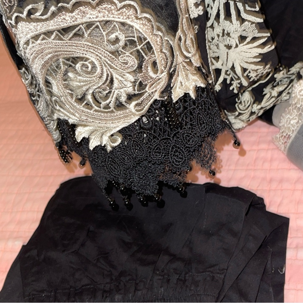 Pakistani Designer Sana Safinaz Black and beige Embroidered Outfit - Picture 14 of 15